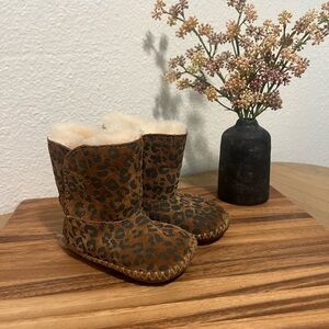 Ugg Leopard Infant Boots size 2/3